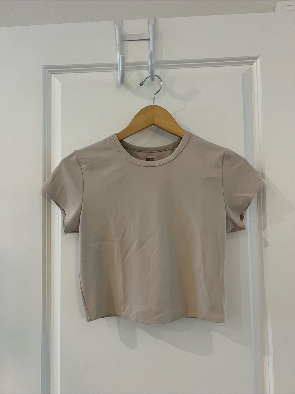 Uniqlo Women's Short Sleeve Crewneck Top in Light Taupe